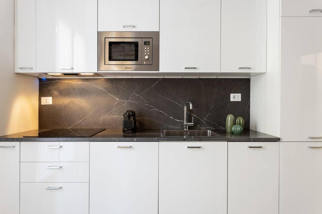 Modern And New Flat In Duomo Area Apartment Milan Bagian luar foto