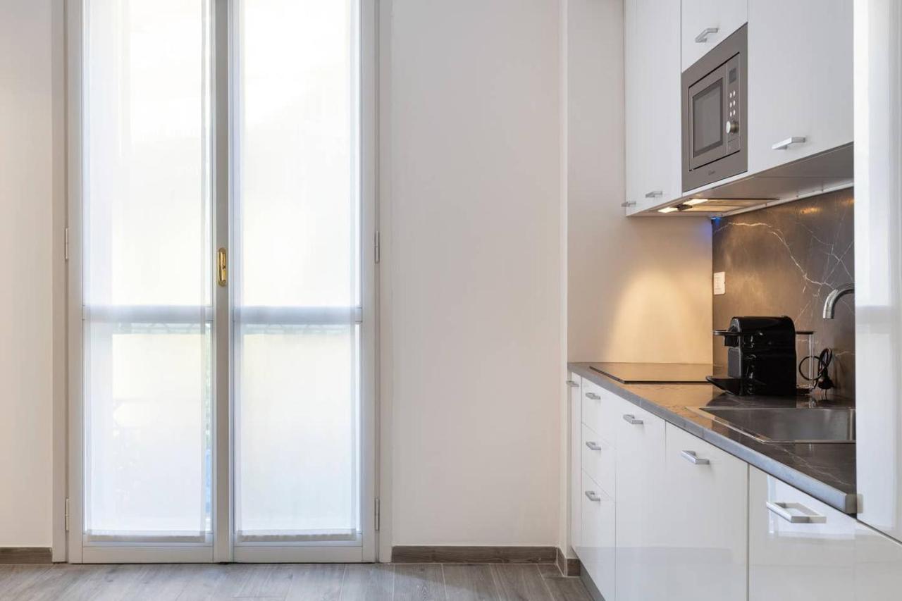 Modern And New Flat In Duomo Area Apartment Milan Bagian luar foto