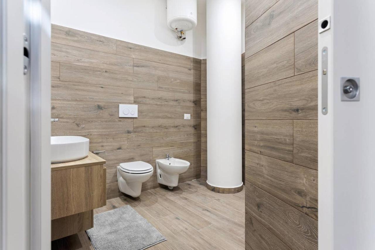 Modern And New Flat In Duomo Area Apartment Milan Bagian luar foto